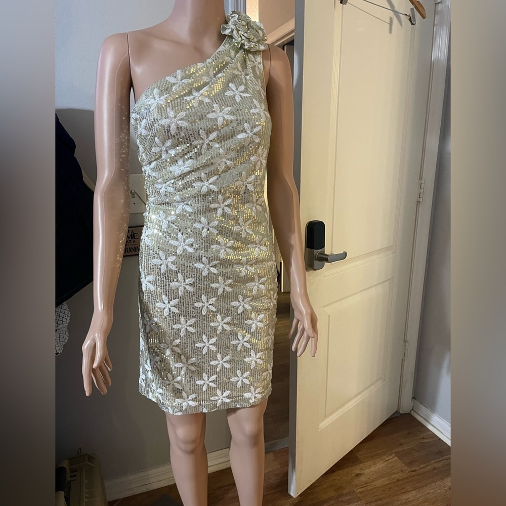 Badgley Mischka Gold and White One-Shoulder Sequin Dress‎